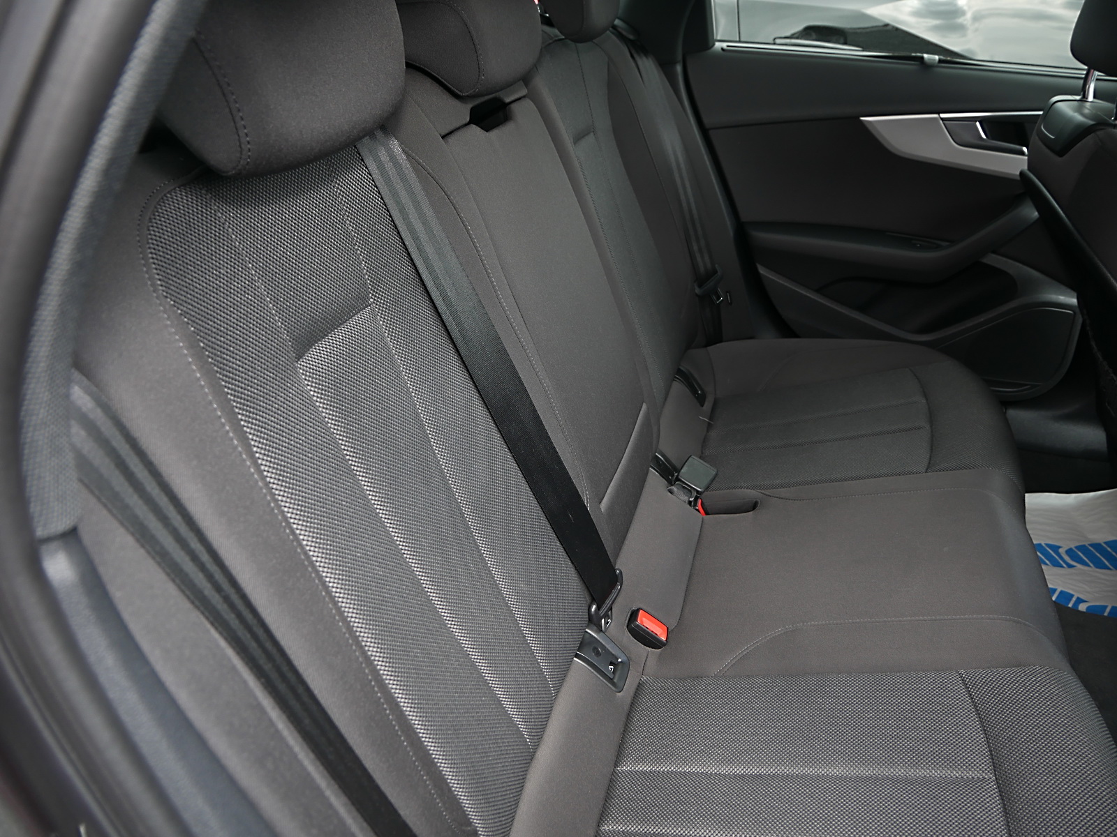 AUDI A4 AVANT (6/17)