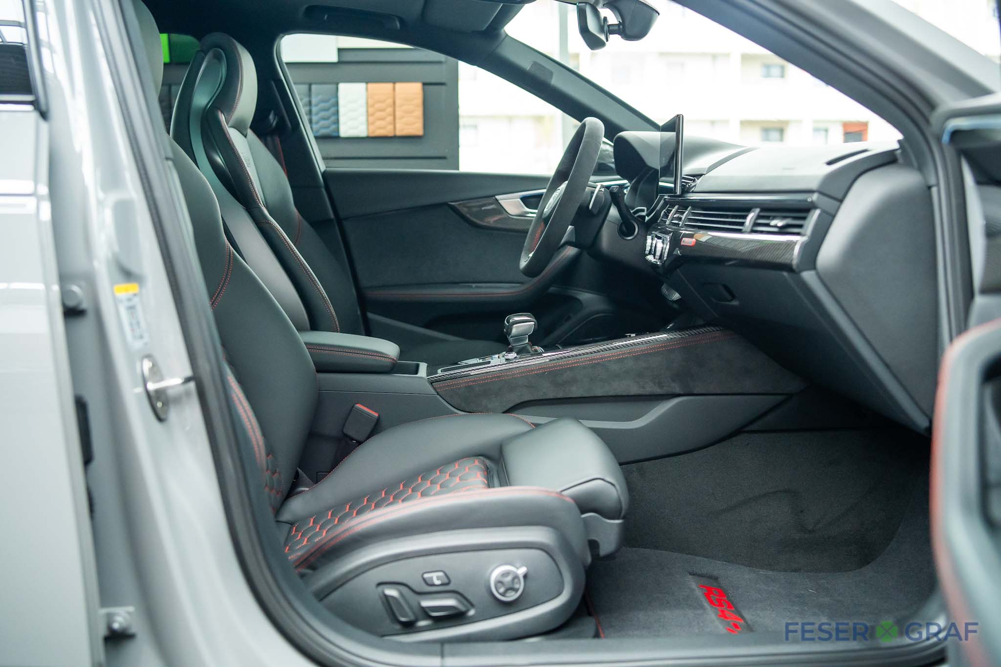 AUDI RS4 (21/28)