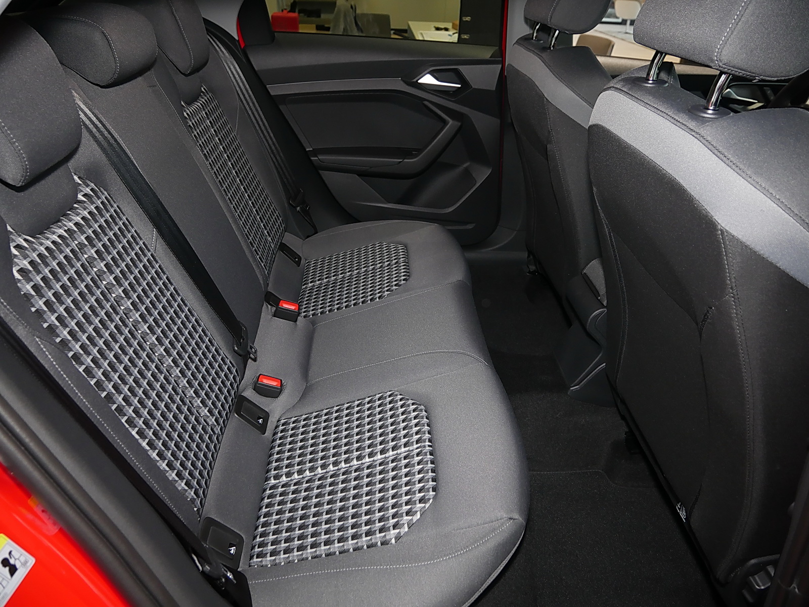 AUDI A1 SPORTBACK (6/16)