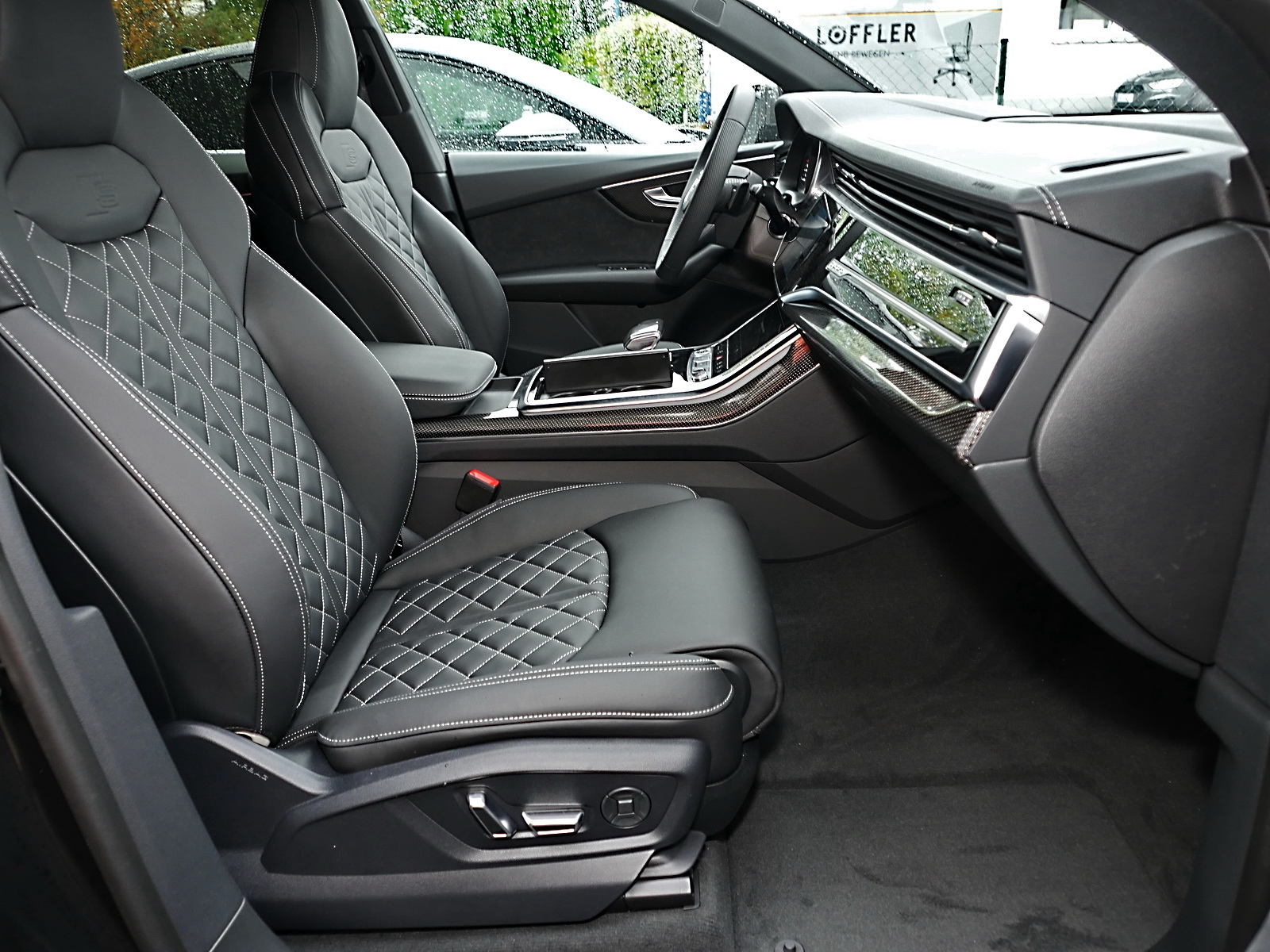 AUDI Q8 (6/9)