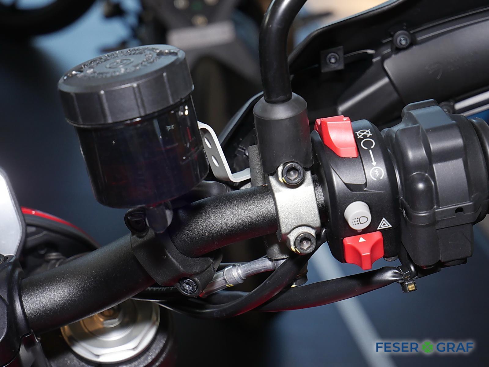 DUCATI HYPERMOTARD (9/10)