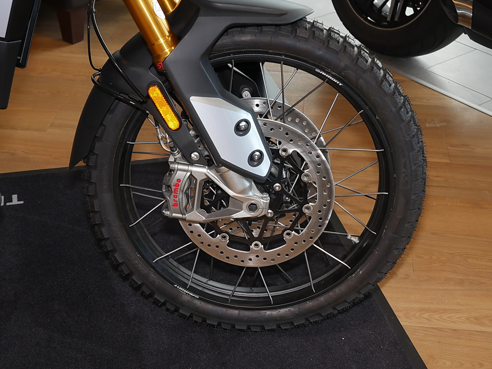 TRIUMPH TIGER 900 (5/11)
