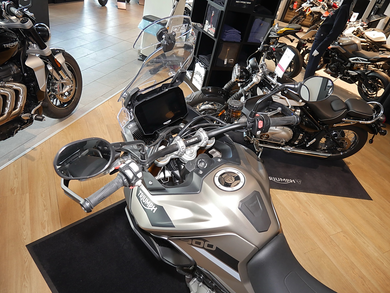 TRIUMPH TIGER 900 (7/11)