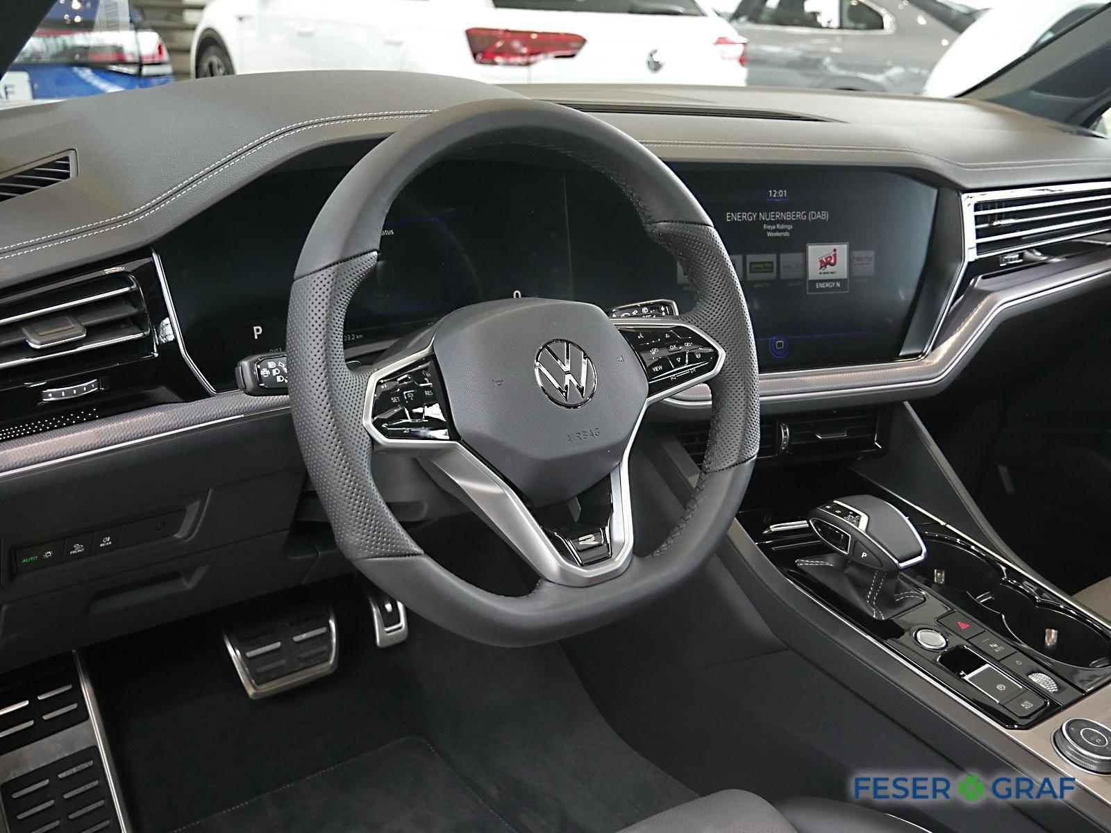 VW TOUAREG (8/18)