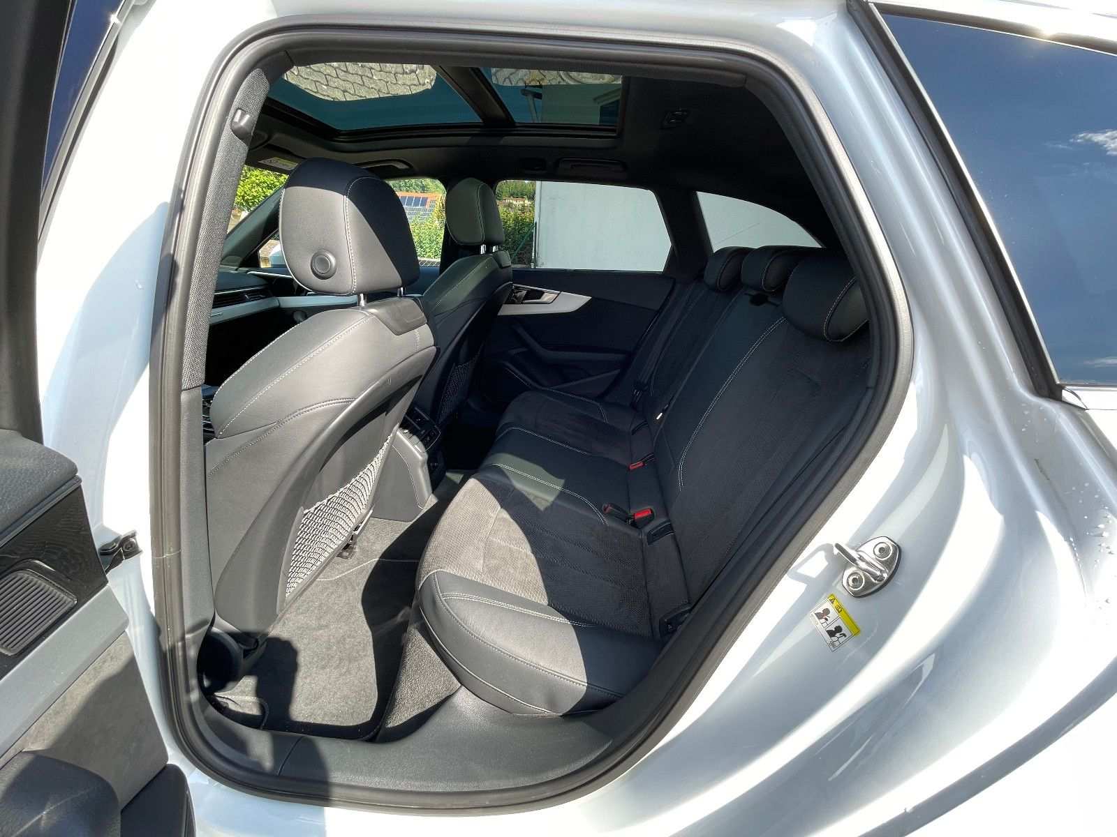 AUDI S4 AVANT (13/33)
