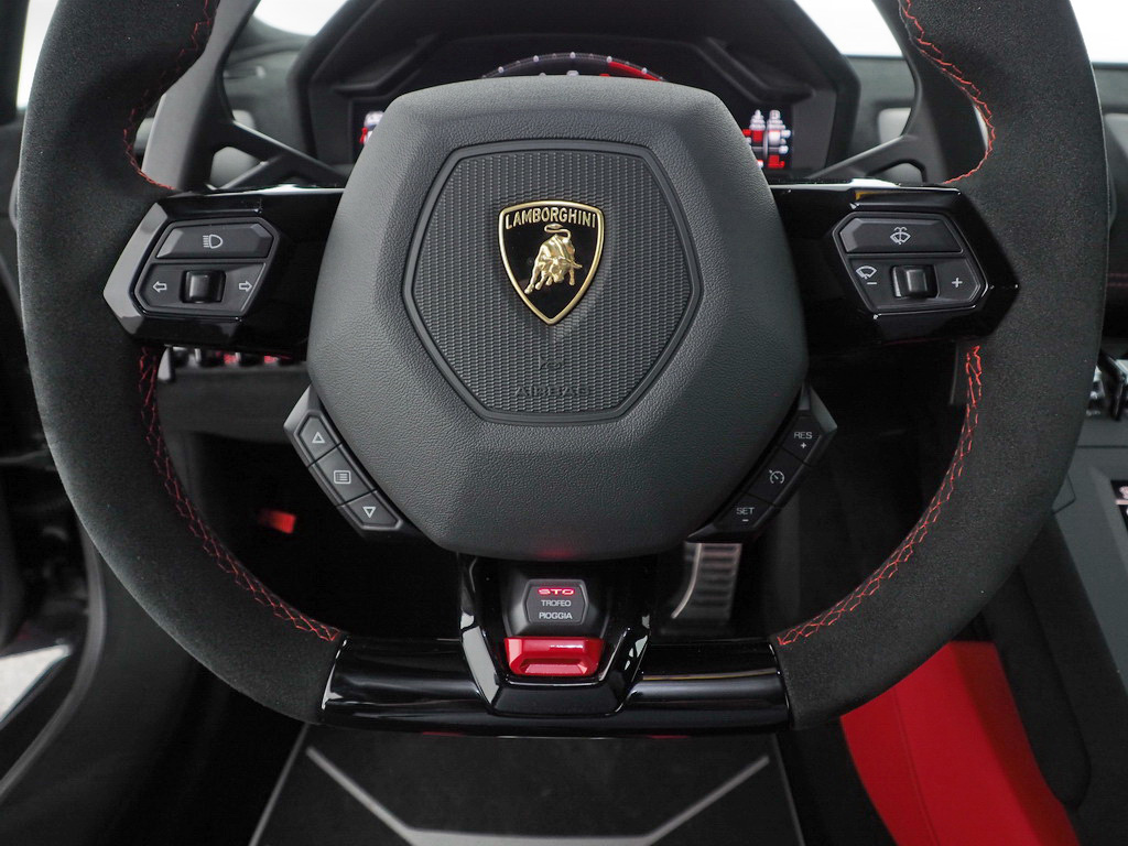 LAMBORGHINI HURACÁN (13/23)