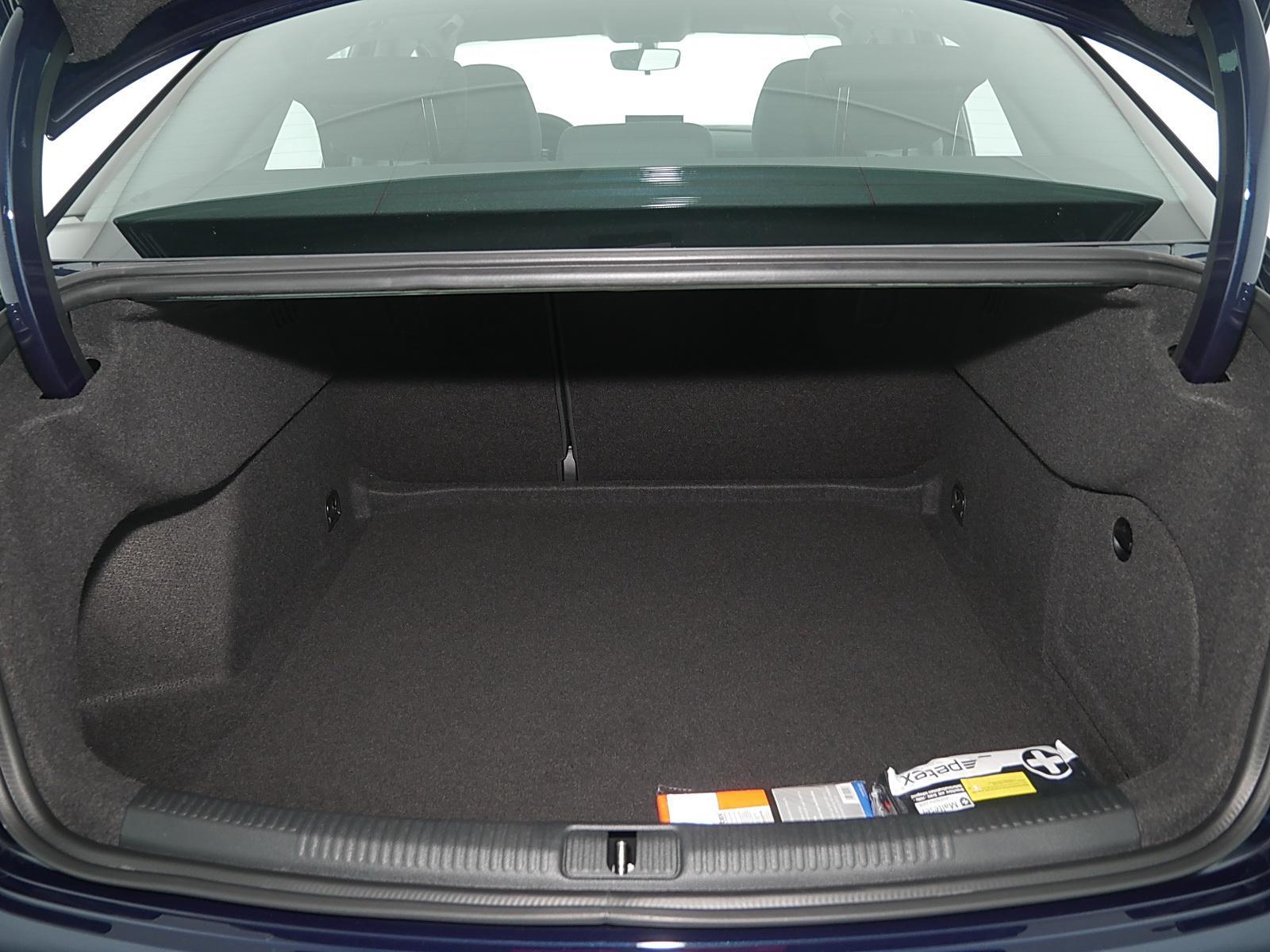 AUDI A3 LIMOUSINE (14/19)