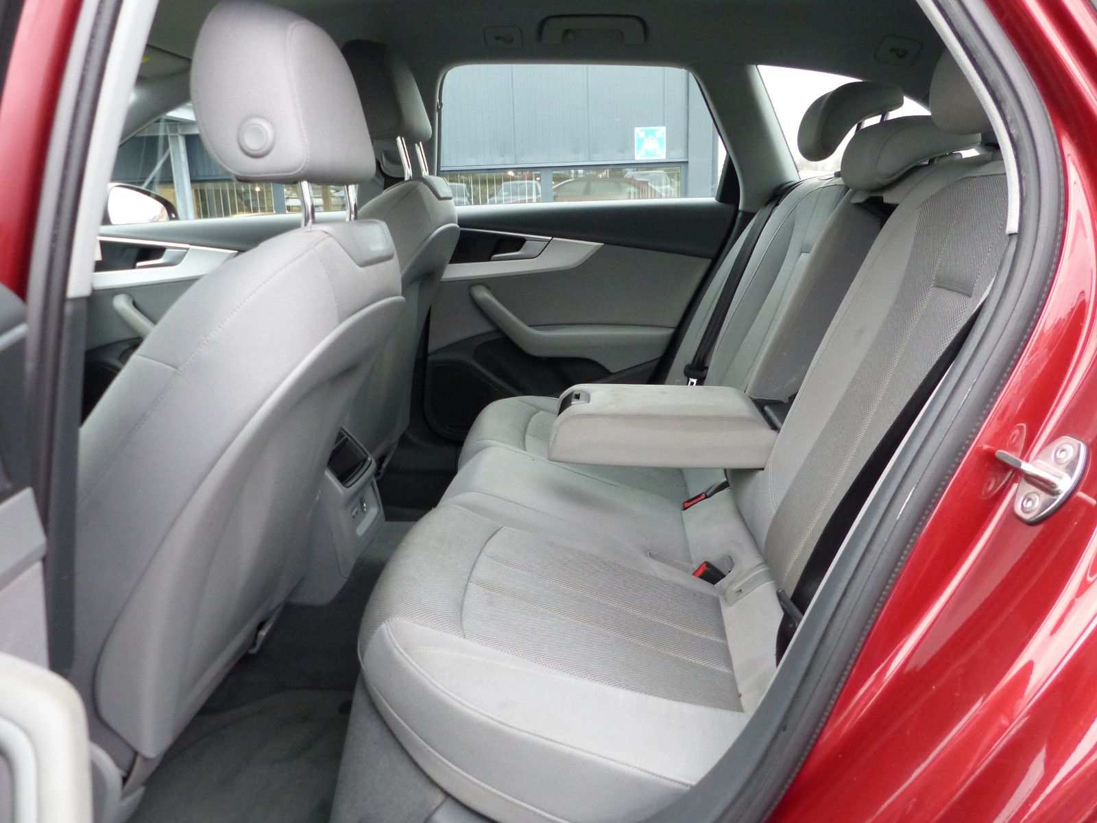 AUDI A4 AVANT (4/23)