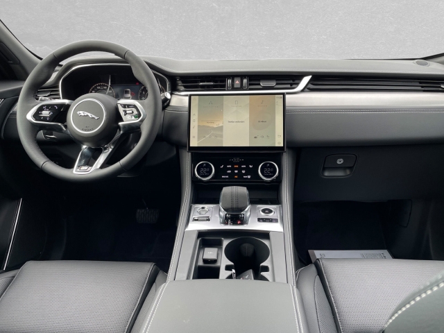 JAGUAR F-PACE (4/9)